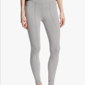 Hue Grey Sleek Pointe Skimmer Seamed Leggings